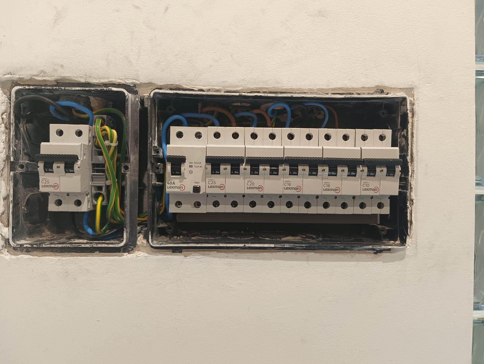 - INSTALACIONES ELECTRICAS