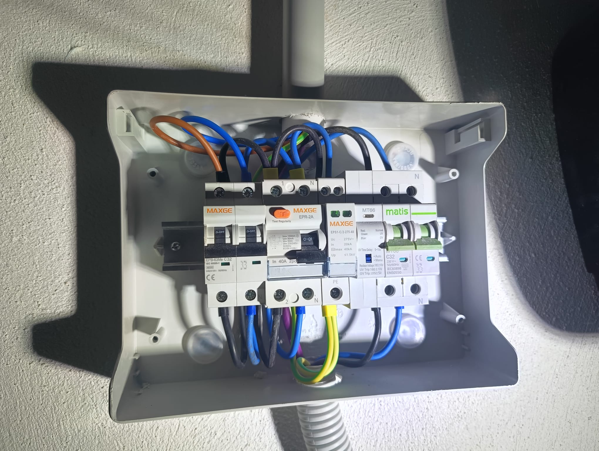 - INSTALACIONES ELECTRICAS