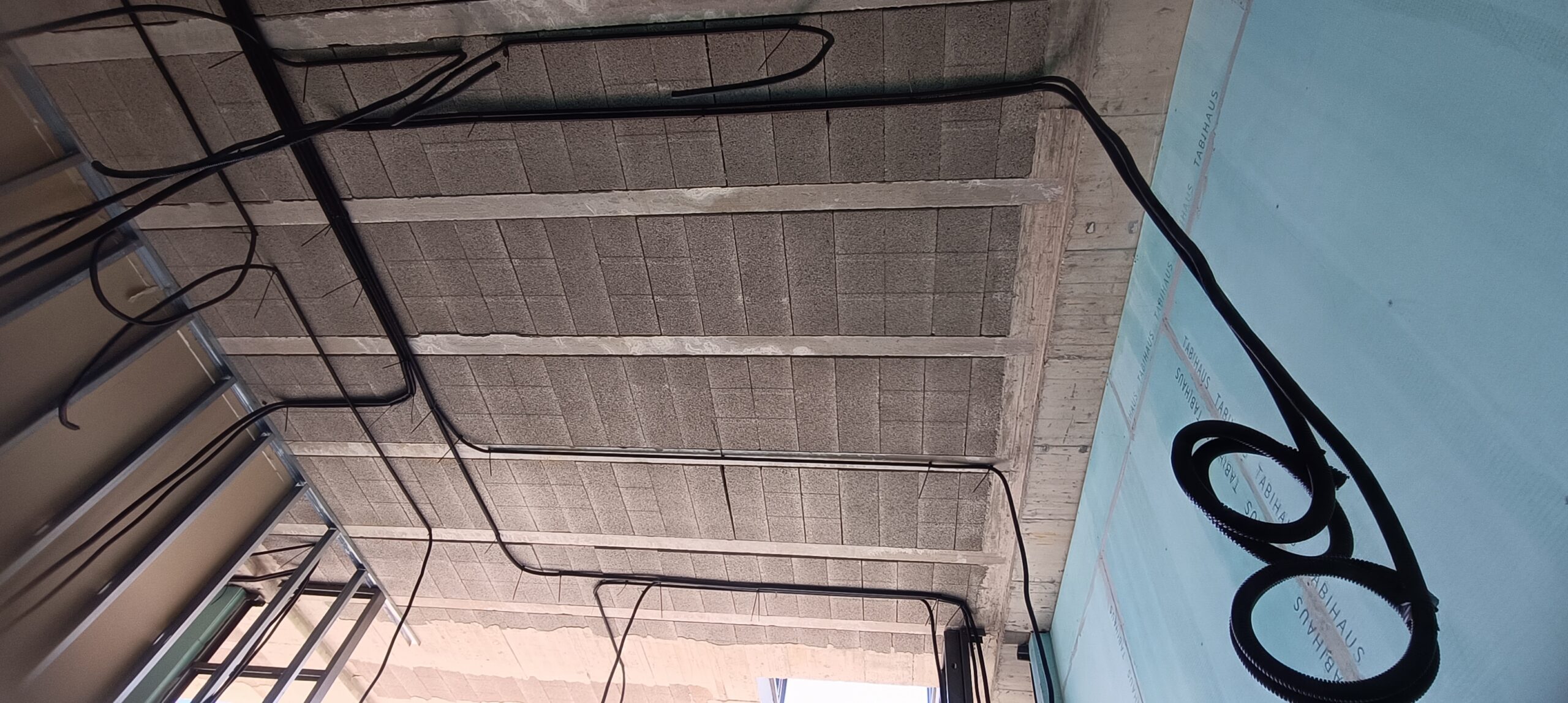 Instalación cargador vehículo eléctrico Valencia - Neocvark