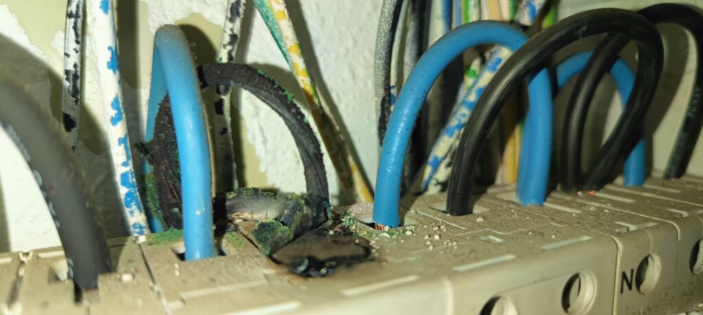 Cuadro eléctrico instalado correctamente - Neocvark electricistas