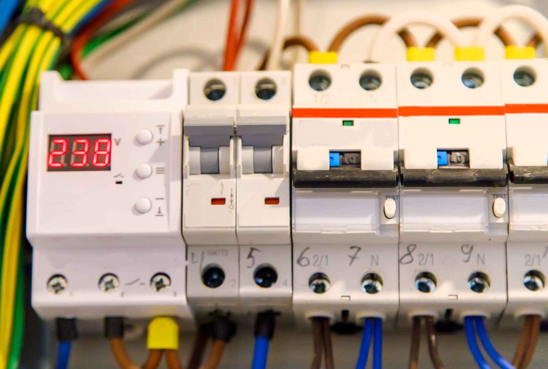 Cuadro eléctrico doméstico instalado según normativa REBT Valencia - instalación eléctrica profesional