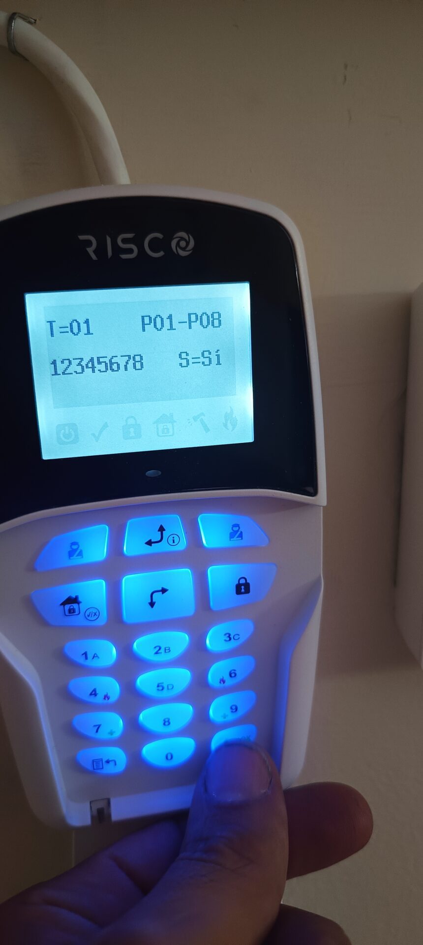 Panel de alarma y domótica instalado en Valencia - hogar inteligente desde 300 euros