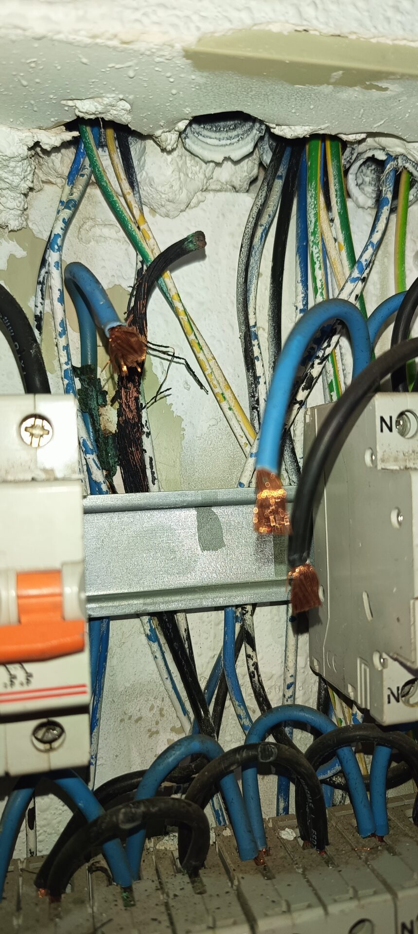 Cuadro eléctrico quemado en Valencia - reparación urgente de averías eléctricas