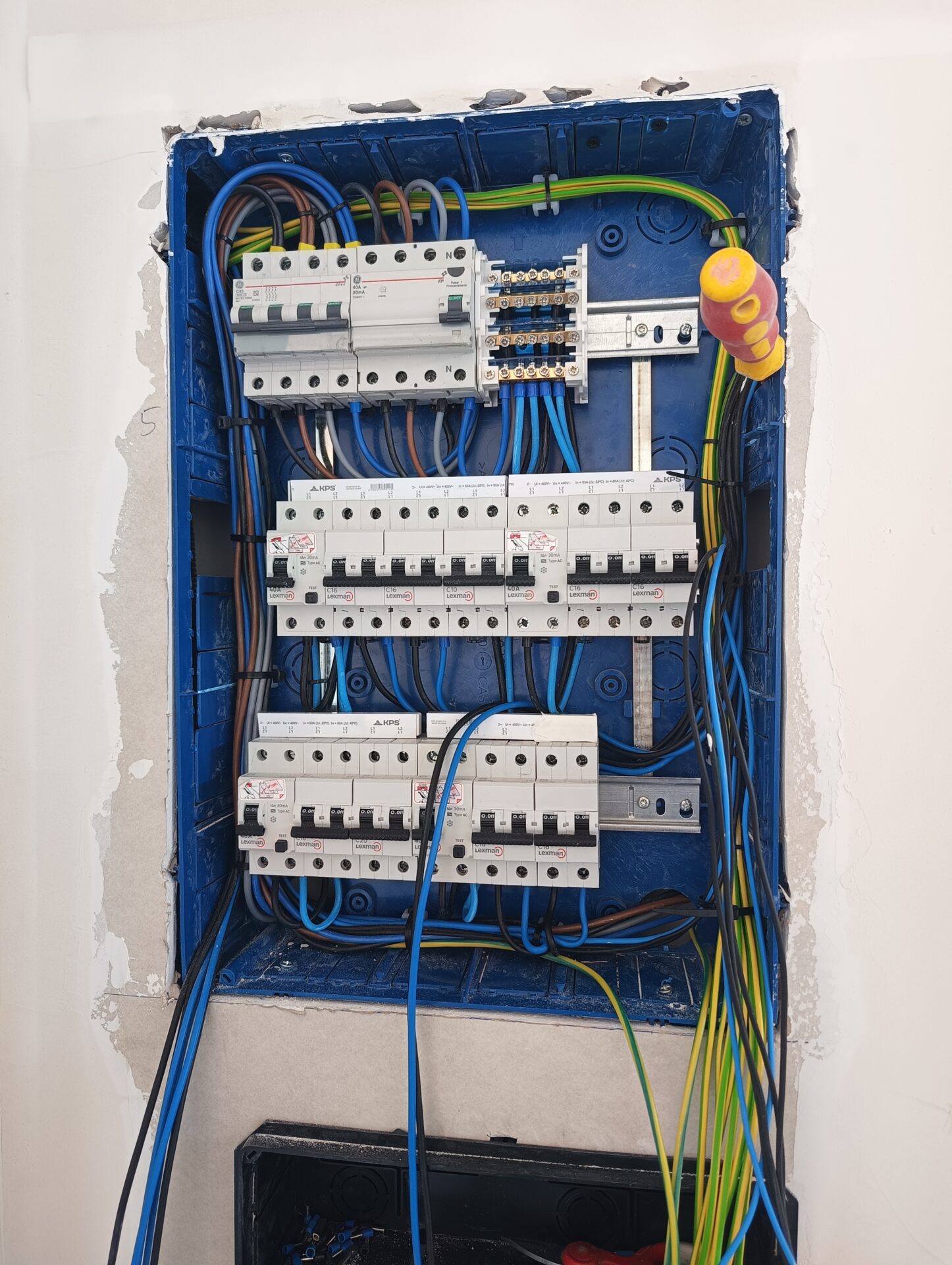 Cuadro eléctrico con ICP instalado en Valencia por Neocvark - actualización normativa eléctrica