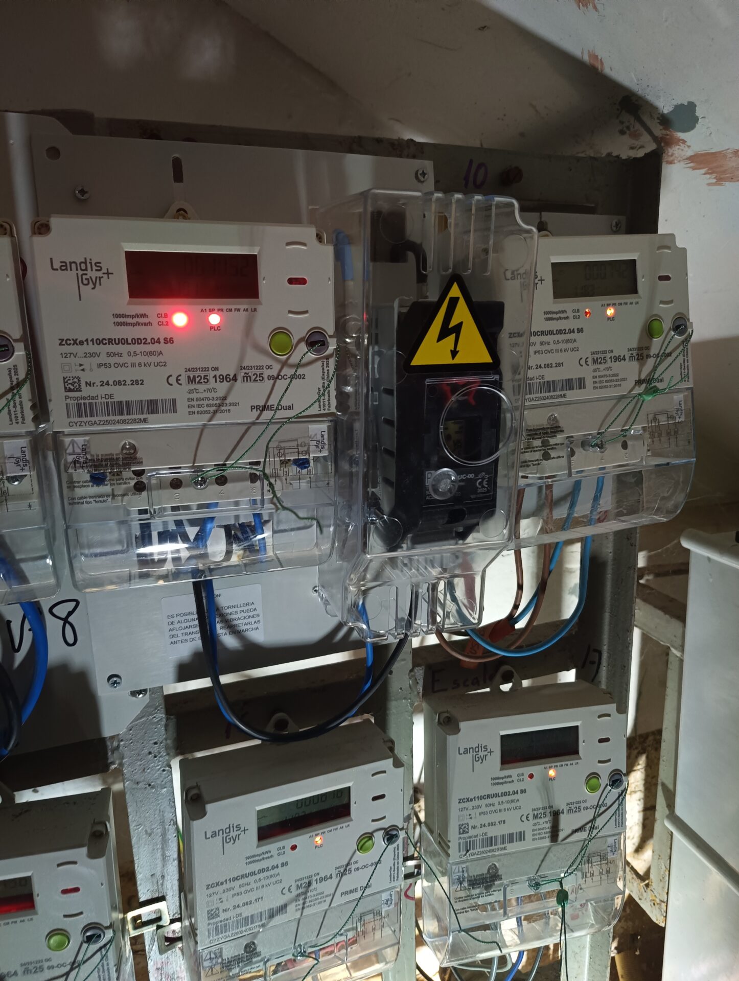 Contadores eléctricos en garaje comunitario Valencia - instalación eléctrica comunidad de vecinos